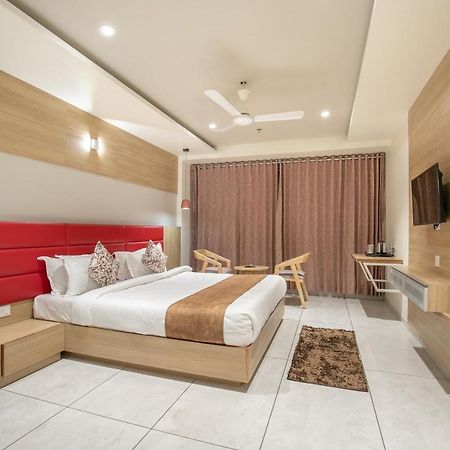 Hotel Silvera Grand อาเมดาบัด ภายนอก รูปภาพ