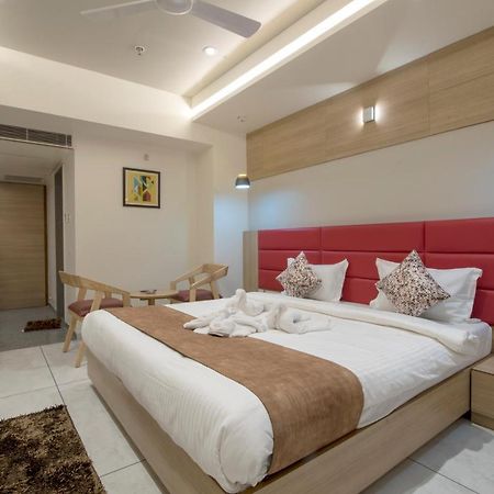 Hotel Silvera Grand อาเมดาบัด ภายนอก รูปภาพ