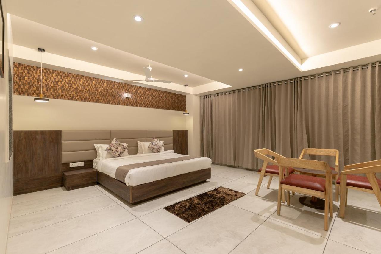 Hotel Silvera Grand อาเมดาบัด ภายนอก รูปภาพ