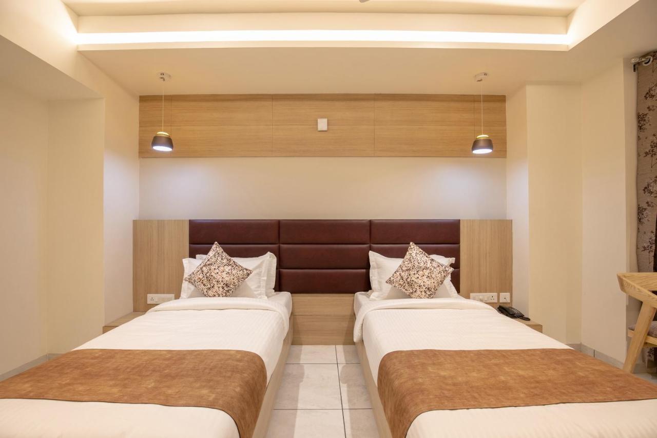 Hotel Silvera Grand อาเมดาบัด ภายนอก รูปภาพ