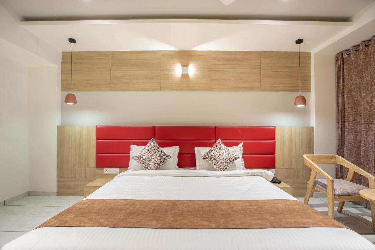 Hotel Silvera Grand อาเมดาบัด ภายนอก รูปภาพ