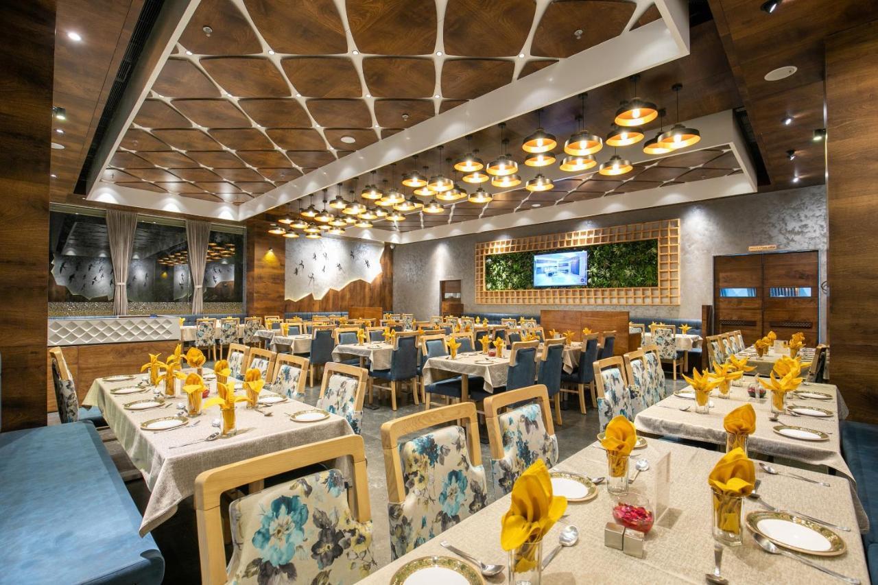 Hotel Silvera Grand อาเมดาบัด ภายนอก รูปภาพ