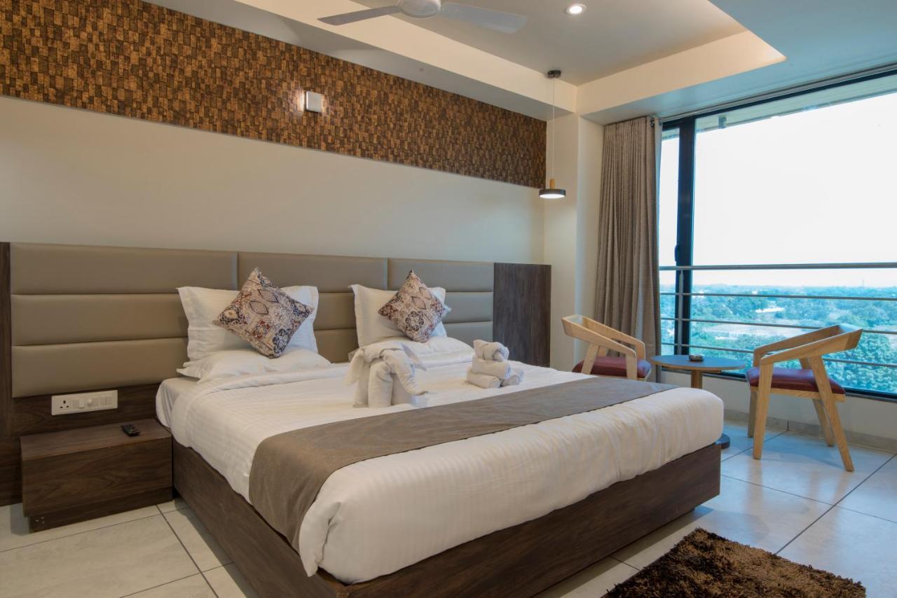 Hotel Silvera Grand อาเมดาบัด ภายนอก รูปภาพ