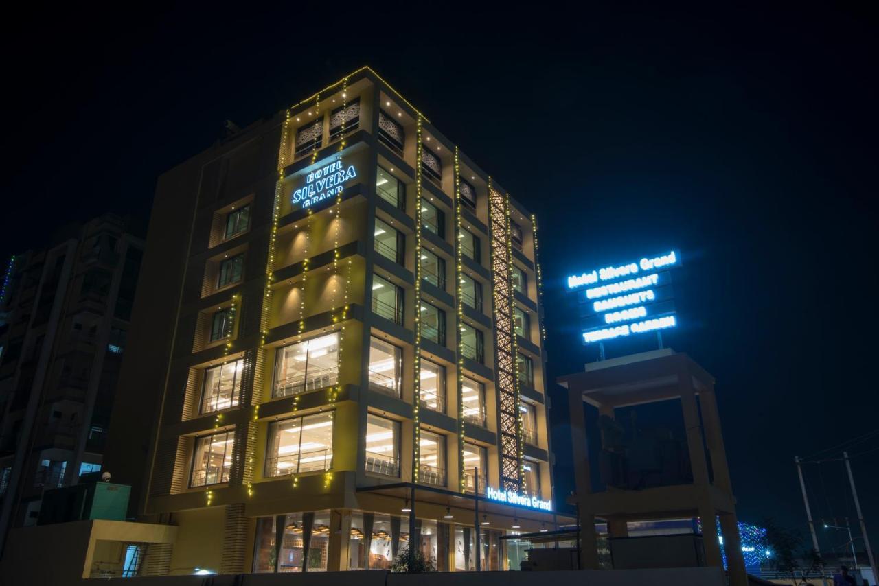 Hotel Silvera Grand อาเมดาบัด ภายนอก รูปภาพ
