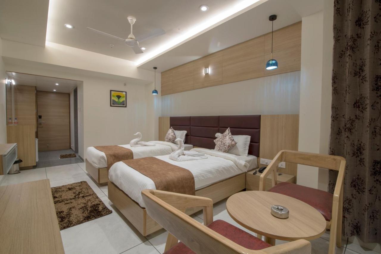 Hotel Silvera Grand อาเมดาบัด ภายนอก รูปภาพ