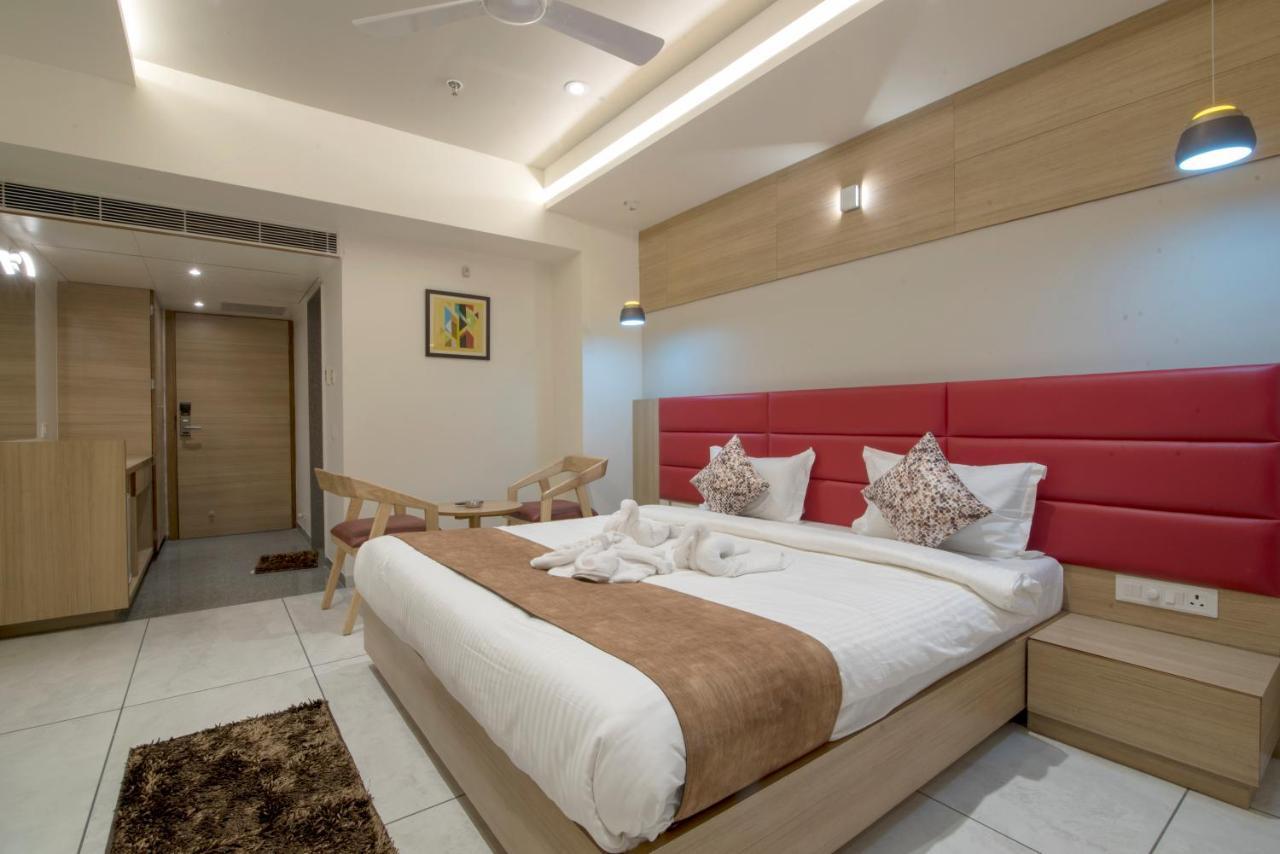 Hotel Silvera Grand อาเมดาบัด ภายนอก รูปภาพ