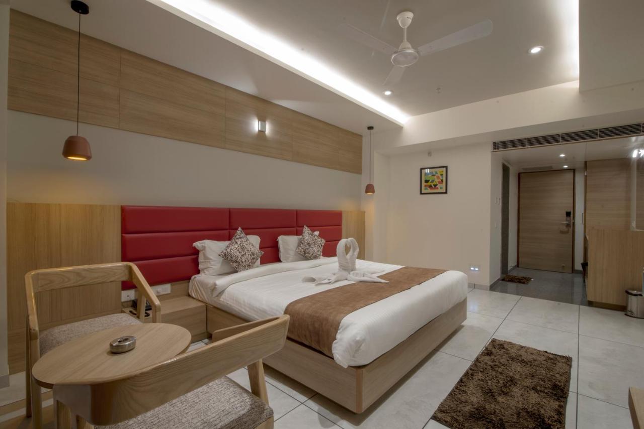 Hotel Silvera Grand อาเมดาบัด ภายนอก รูปภาพ
