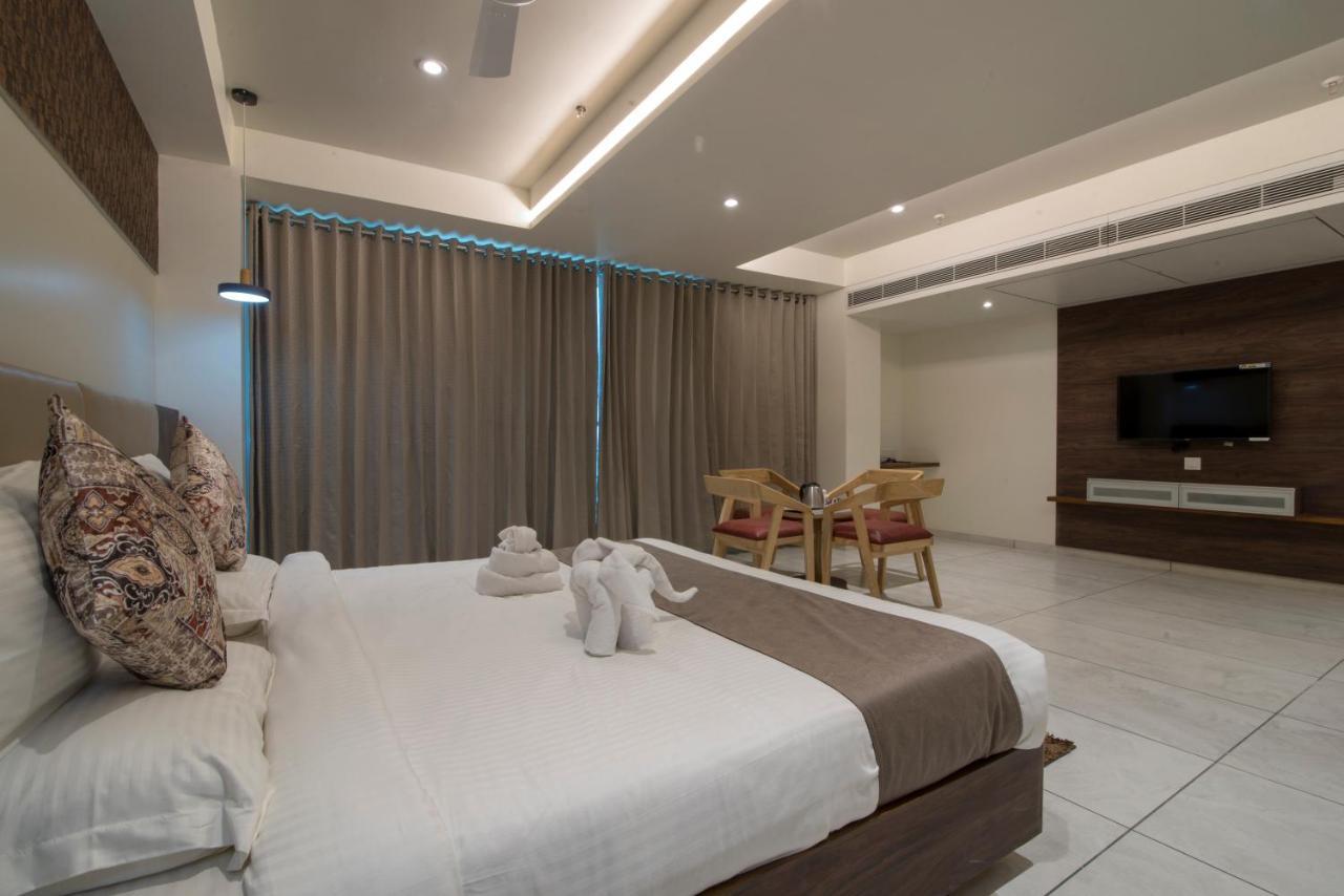 Hotel Silvera Grand อาเมดาบัด ภายนอก รูปภาพ