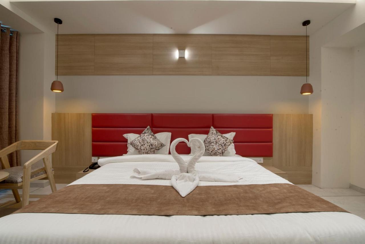 Hotel Silvera Grand อาเมดาบัด ภายนอก รูปภาพ